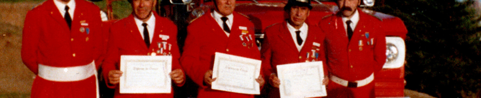 Diplomas de nombramiento a bomberos honorarios