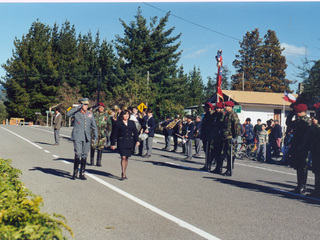 Desfile cívico militar en Las Cascadas