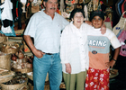 Juventino y su madre fuera del puesto La Ruca