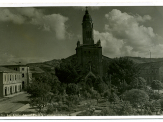 Plaza y catedral de Ancud