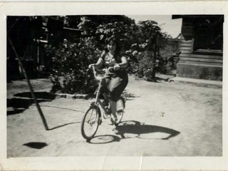 Jacqueline Chávez en un paseo en bicicleta