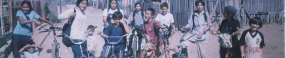 Niños en bicicleta