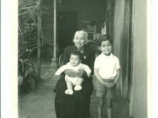 Abuela y nietos en Quilitapia