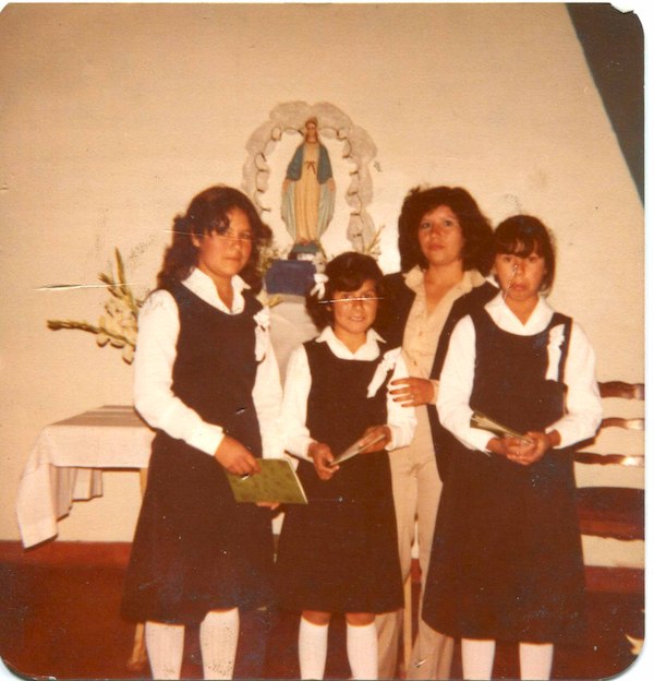 Primera comunión de hermanas González