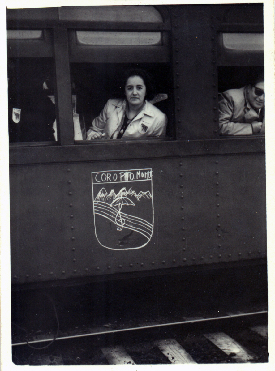 El Coro de Puerto Montt viajando en tren desde Puerto Montt a Melipilla El Coro de Puerto Montt viajando en tren desde Puerto Montt a Melipilla