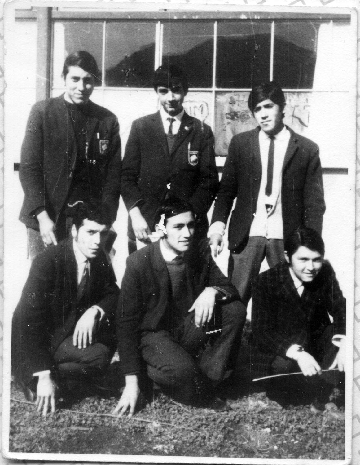 Alumnos en el patio del Liceo Alumnos en el patio del Liceo