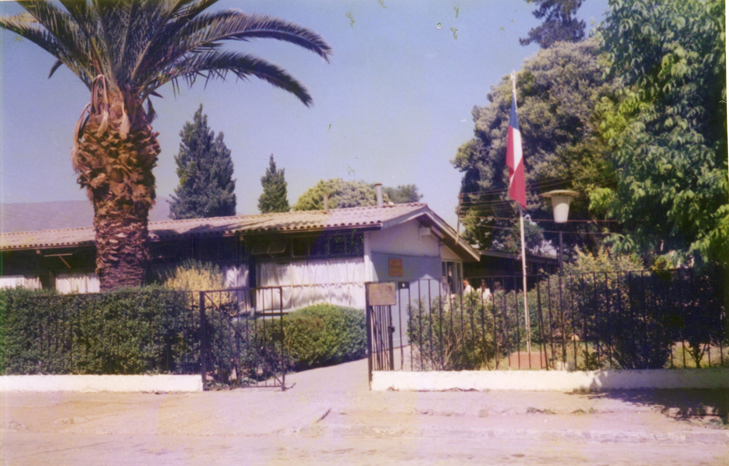 Entrada principal del Liceo Entrada principal del Liceo