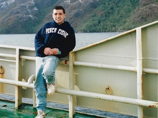 Joven a bordo de buque pesquero