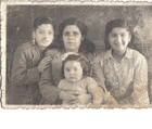 Ester Faunes Vargas junto a sus hijos