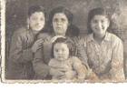 Ester Faunes Vargas junto a sus hijos