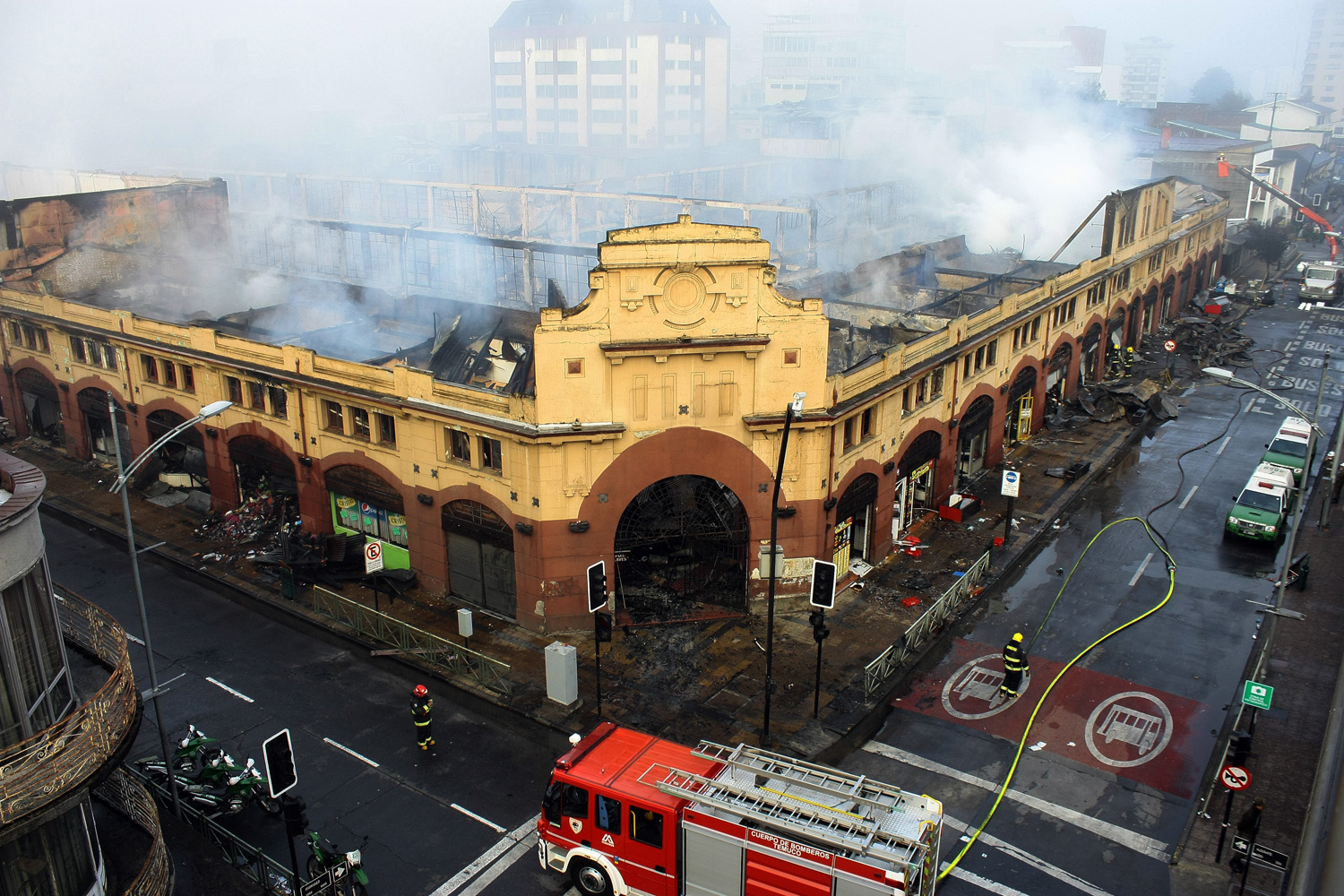 Mañana siguiente del incendio del Mercado Modelo Mañana siguiente del incendio del Mercado Modelo