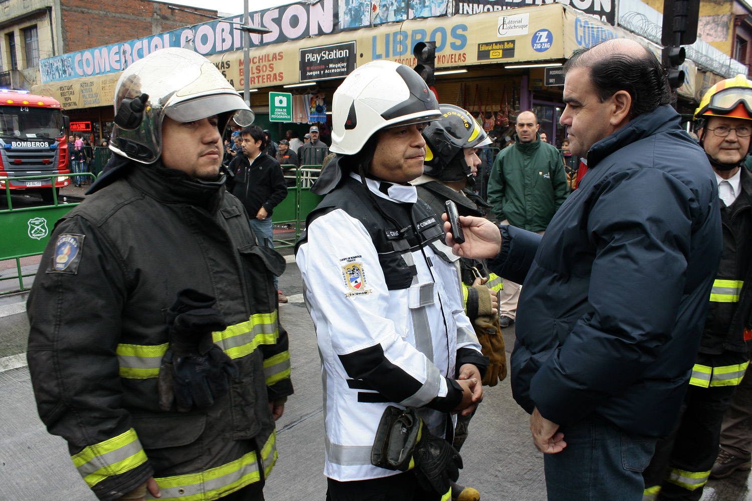 Bomberos en el incendio del Mercado Modelo Bomberos en el incendio del Mercado Modelo