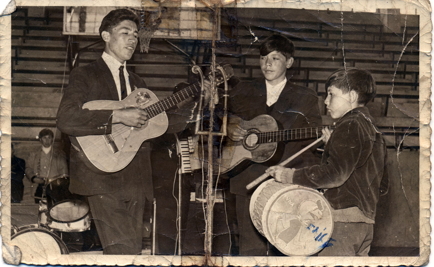 Presentación musical de los hermanos González Presentación musical de los hermanos González