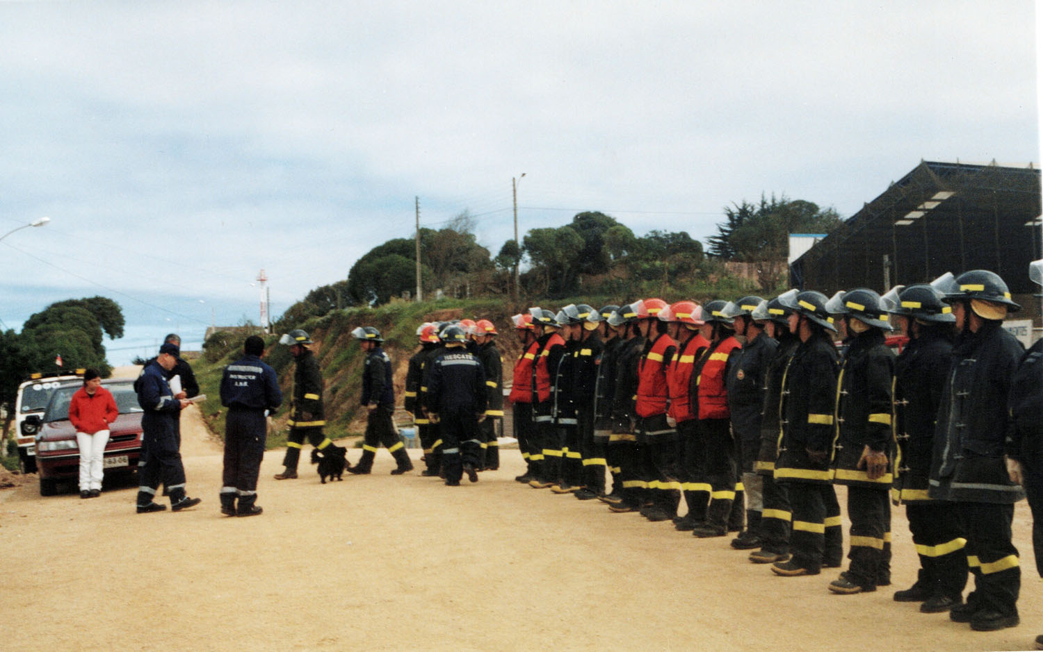 Formación bomberil frente al cuartel Formación bomberil frente al cuartel