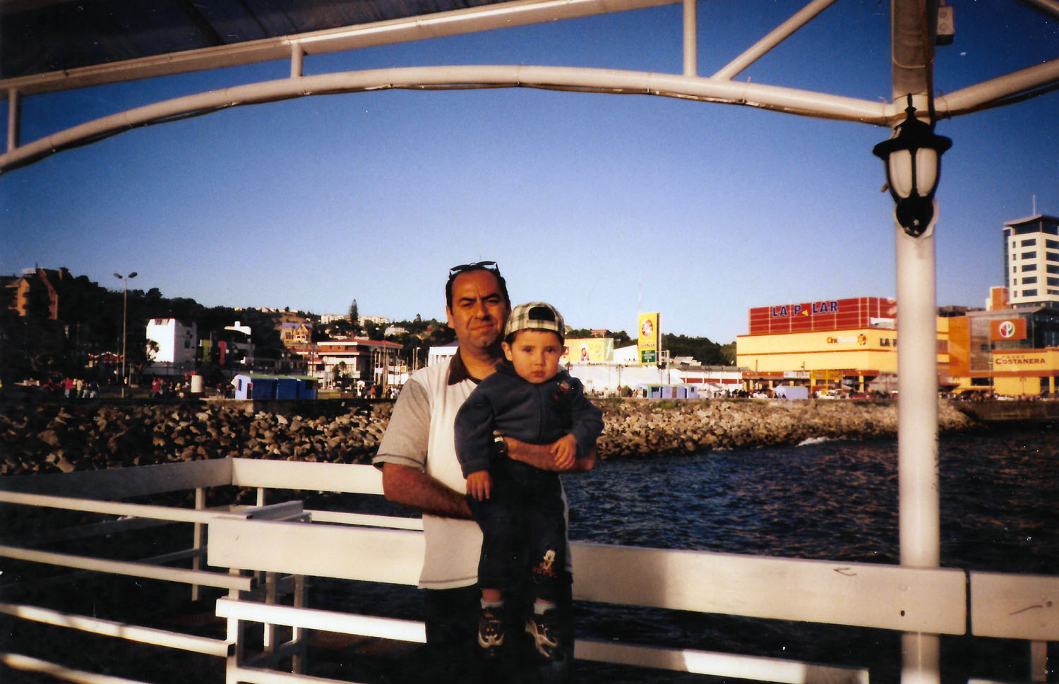 Paseo en el muelle de Puerto Montt Paseo en el muelle de Puerto Montt