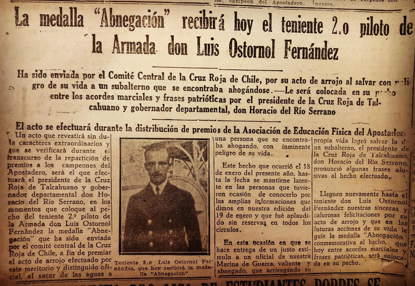 Entrega de medalla Abnegación a teniente Luis Ostornol Fernández Entrega de medalla Abnegación a teniente Luis Ostornol Fernández