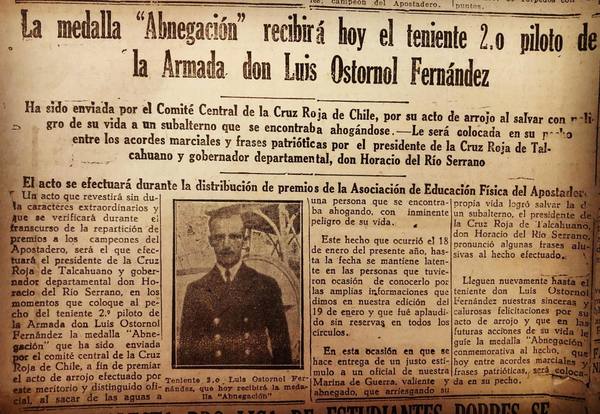 Entrega de medalla Abnegación a teniente Luis Ostornol Fernández