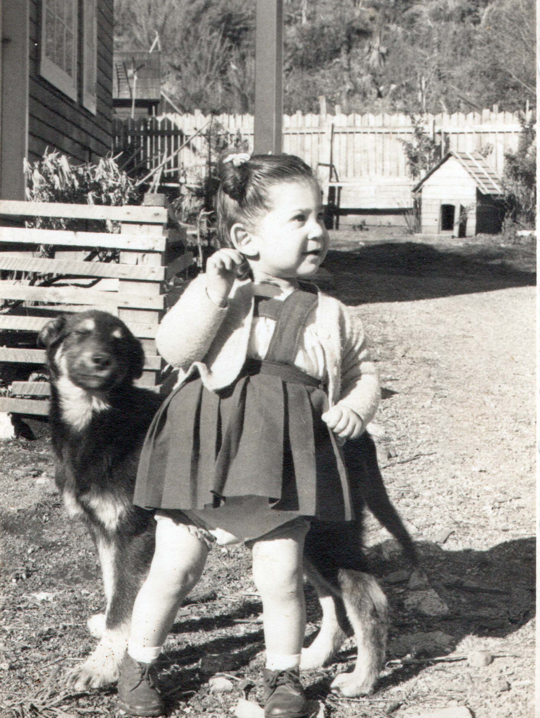 Niña y su mascota Niña y su mascota