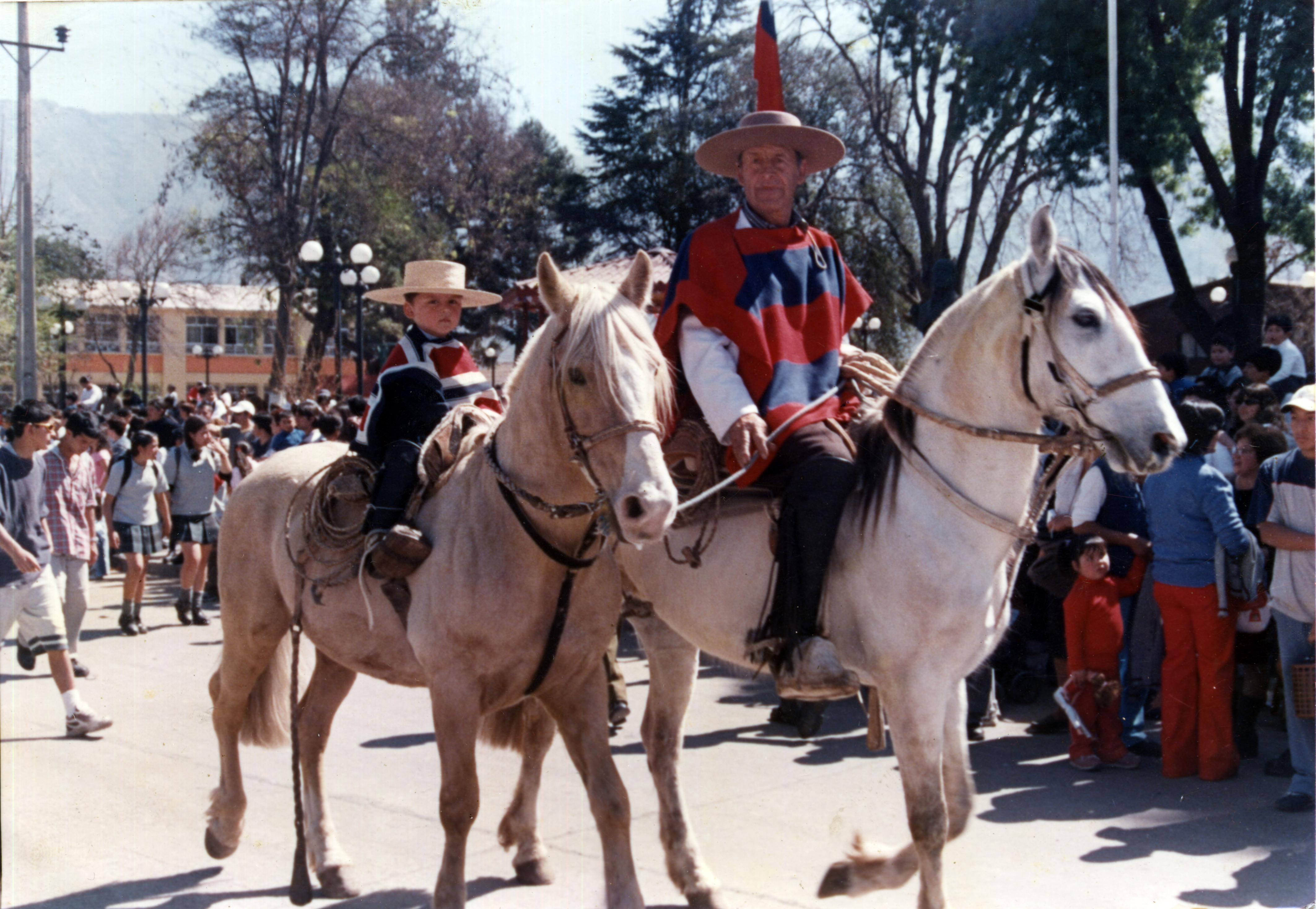 Desfile 18 de septiembre en Catemu Desfile 18 de septiembre en Catemu