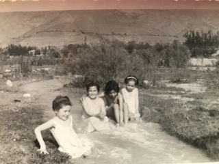 Niñas en el Río