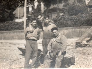 Trabajadores de la fábrica descansando