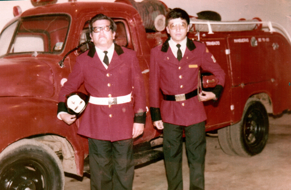 Padre e hijo bomberos