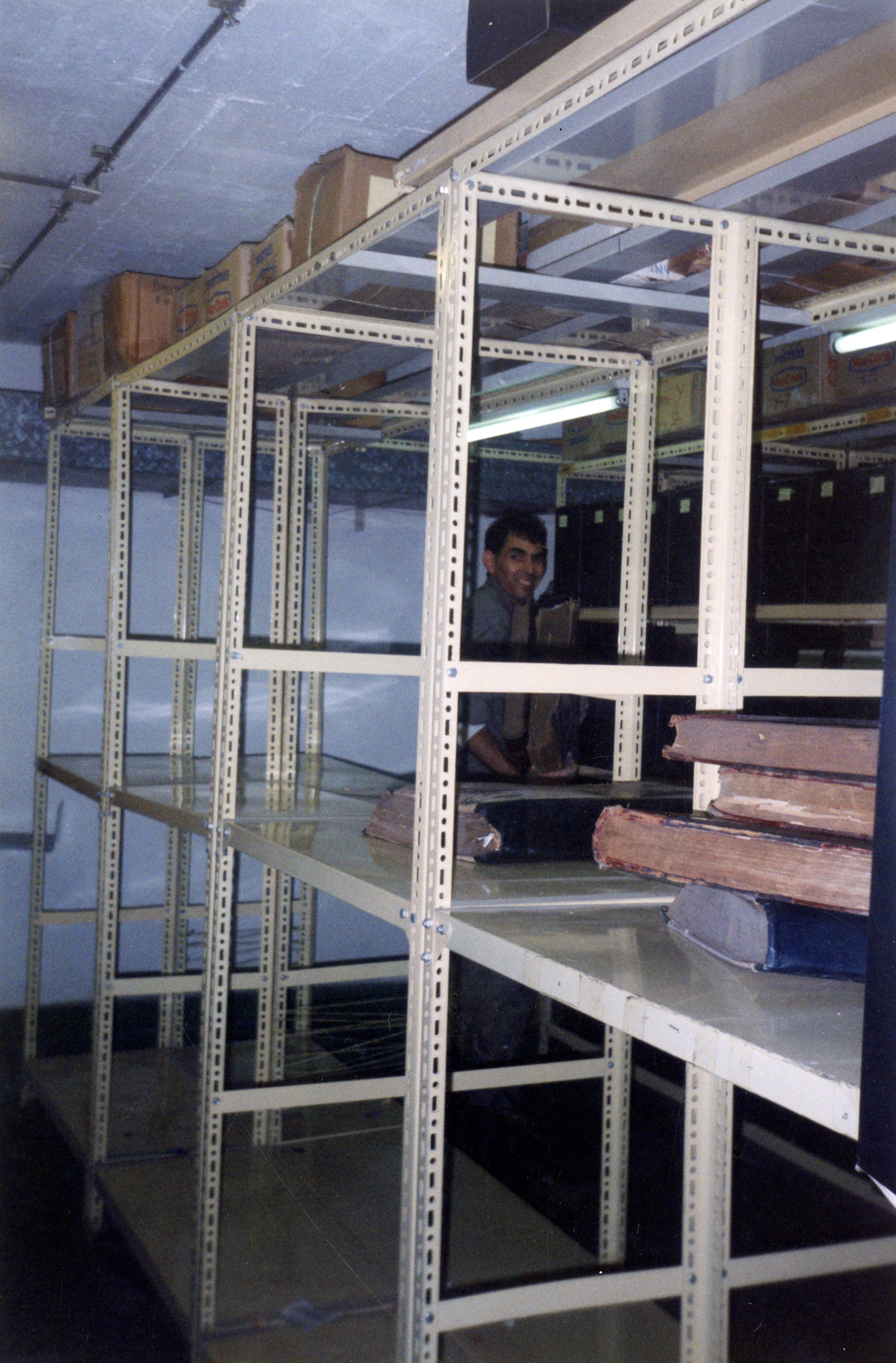 Depósitos de la biblioteca Santiago Severín Depósitos de la biblioteca Santiago Severín
