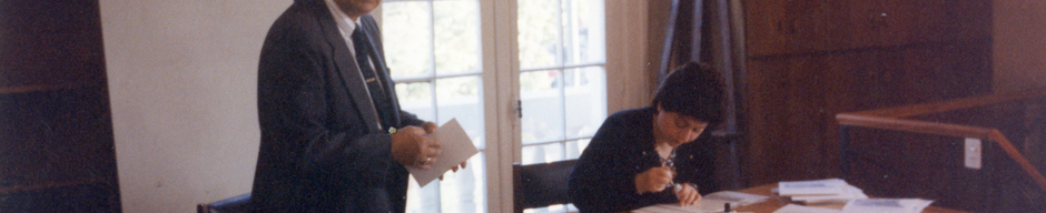 Trípticos para el aniversario de la biblioteca