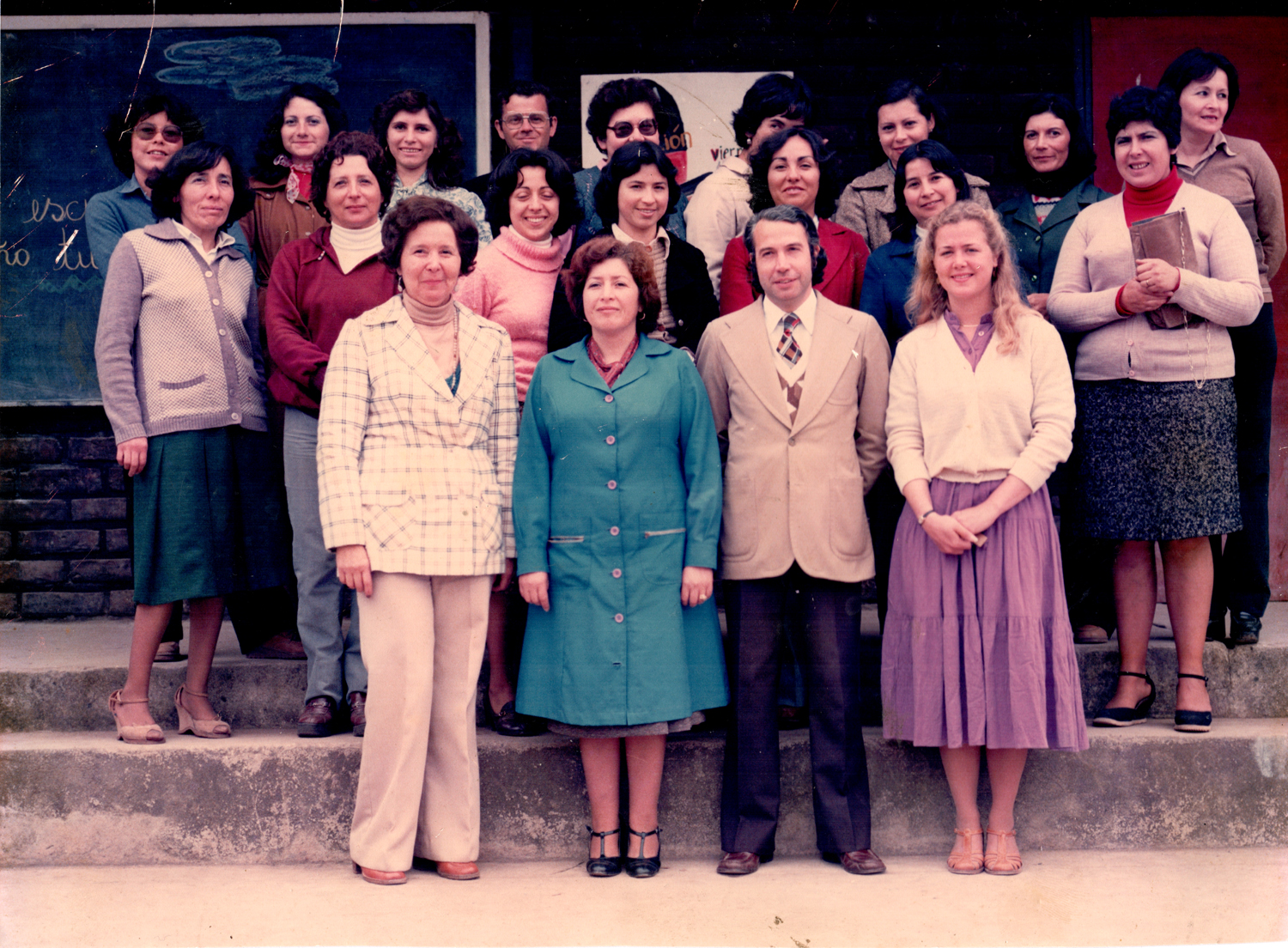 Plantel docente y directivo de la Escuela Gabriela Mistral Plantel docente y directivo de la Escuela Gabriela Mistral