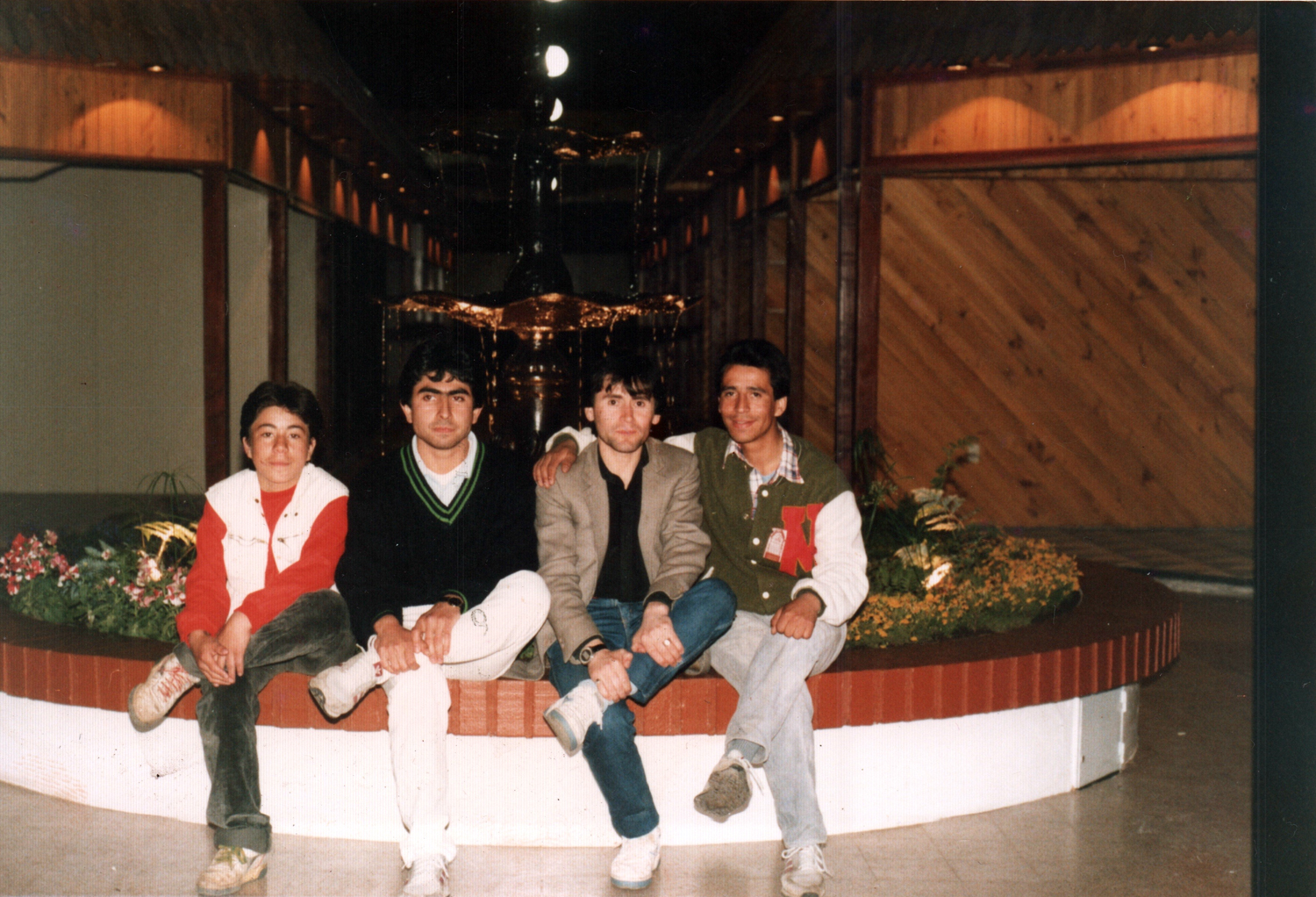 Amigos en la pileta del mercado Amigos en la pileta del mercado