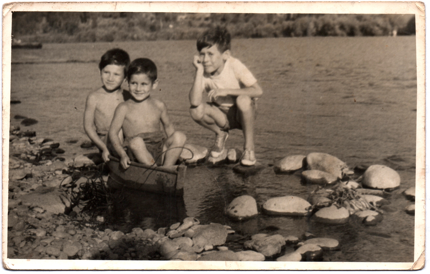 Mis hijos en el Rio Cautín Mis hijos en el Rio Cautín