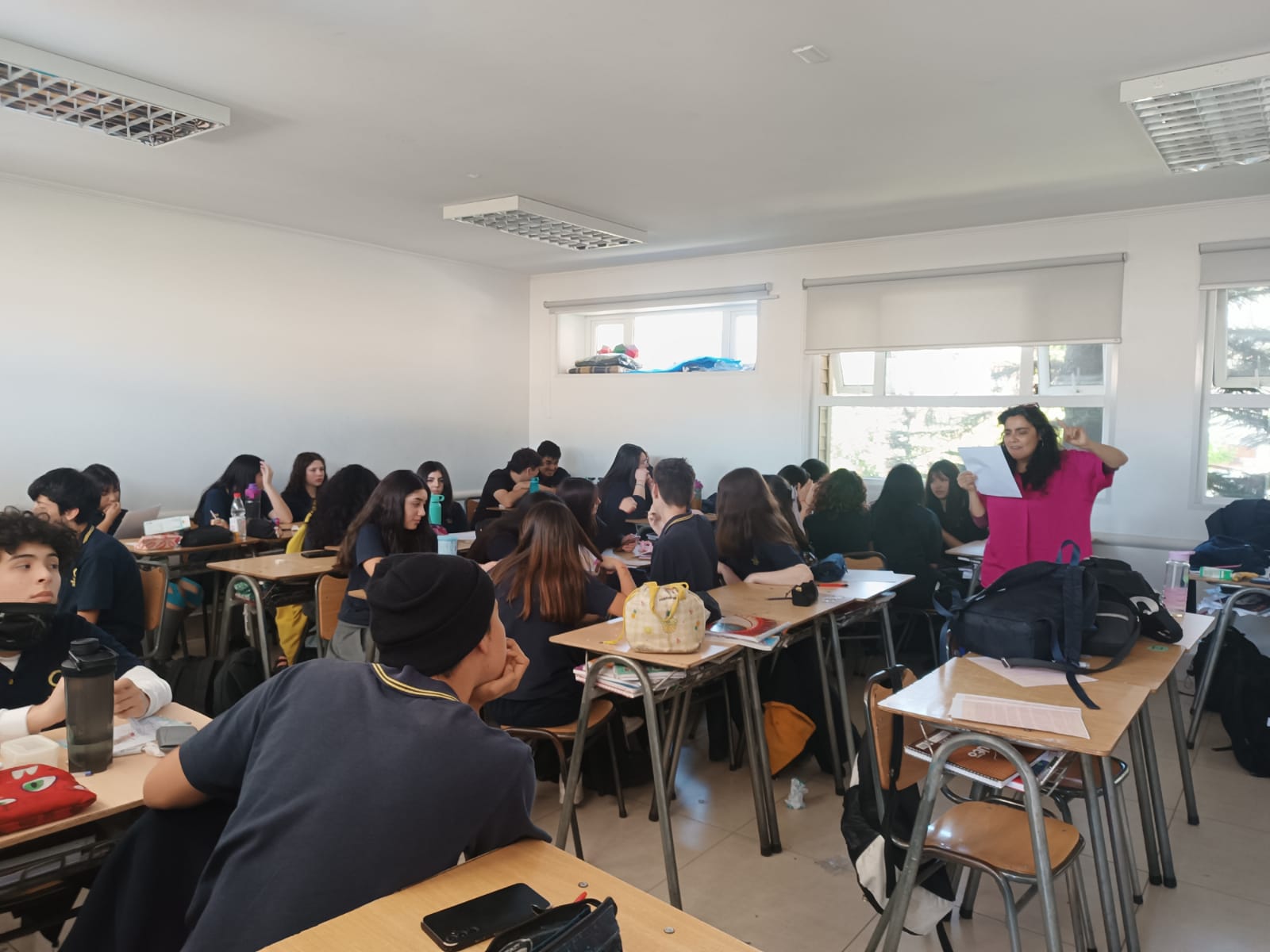 Marcela Morales, profesional del Archivo Nacional en taller en el Colegio Coeducacional de Quilpué. 15 de octubre de 2024 Marcela Morales, profesional del Archivo Nacional en taller en el Colegio Coeducacional de Quilpué. 15 de octubre de 2024