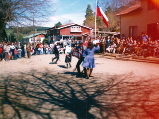 Acto de fiestas patrias en la localidad