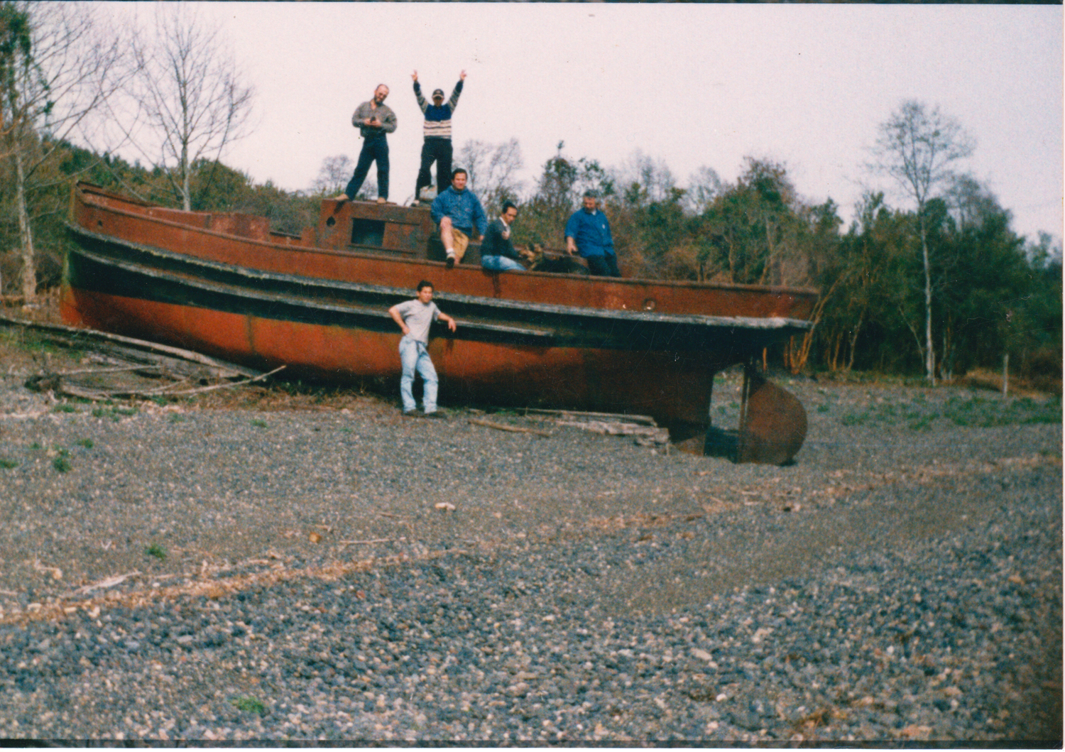 Barco Riñihue en desuso Barco Riñihue en desuso