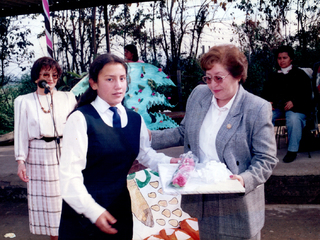 Acto de despedida a Lilia Cárdenas Montenegro por el centro de alumnos