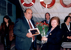 Entrega de premio por profesora destacada