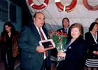 Entrega de premio por profesora destacada
