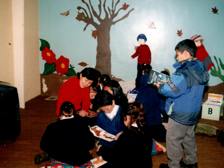 Biblioteca con niños de primer año