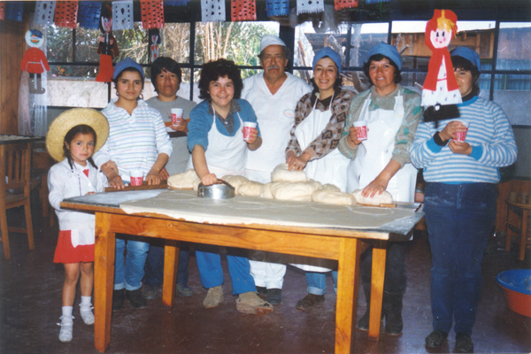 Haciendo masas en el jardín infantil Remolino