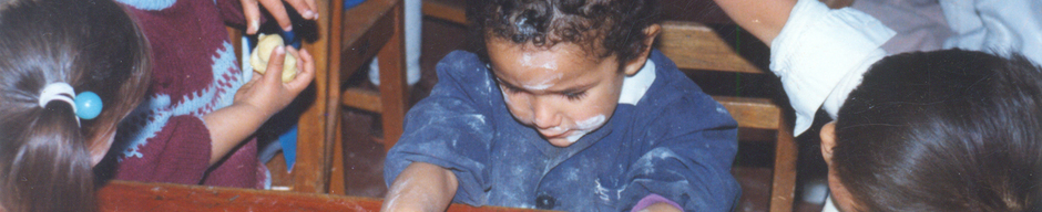 Oskar junior haciendo masitas