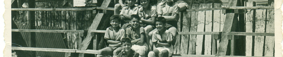 Jóvenes en Fortín ferroviario