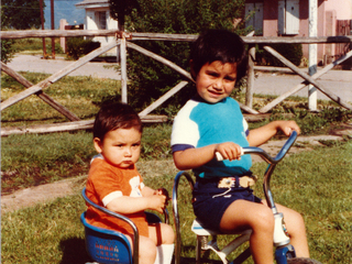 Hernán y Marcelo en su triciclo