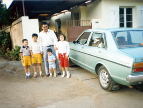 Mi padre con sus nietos