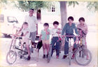 Niños en bicicleta