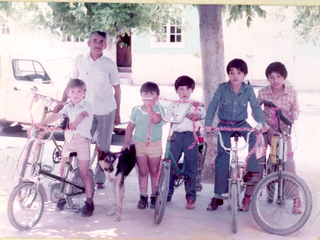 Niños en bicicleta