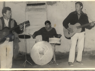 Ensayando en la casa de Pedro Suarez
