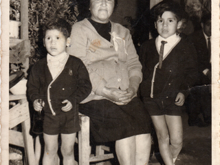 Abuela y nietos