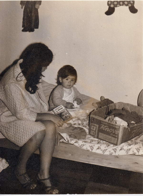 Iris junto a su hija Leslie