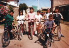 Posando con bicicletas nuevas