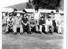 Mi hermano con sus amigos del barrio